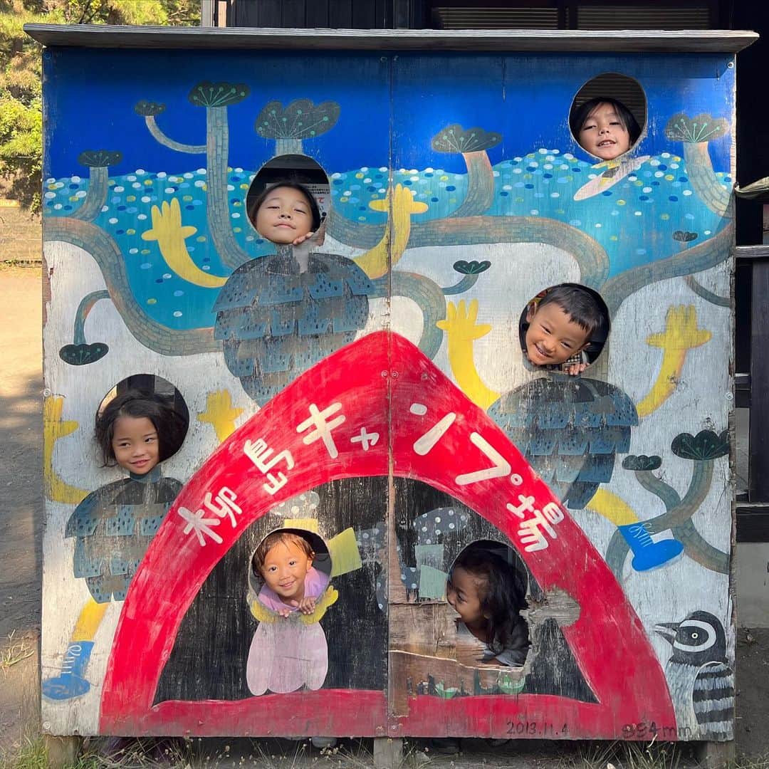 中川珠里さんのインスタグラム写真 - (中川珠里Instagram)「もうすぐ2歳、、👧🏽  まだまだ人見知りとママっ子だけど 最近は歳上チームに自ら仲間入りしてる場面が見れて 微笑ましい☺️  眠くて機嫌悪い時の標的はいつだって兄で にーに、いやー‼️と悲鳴で叩いたりして笑　 強い妹とやられっぱなしで笑ってる優しいのび太  今日のランチもポテトを顔面に投げつけられて のび太は笑ってたなぁ👦🏽  前まで慌ただしかった3人での移動やらも 楽しくなってきた最近です🎵」10月28日 15時48分 - juri1104