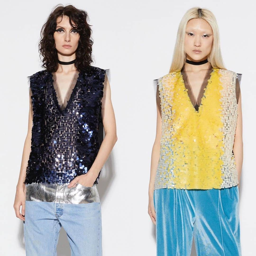 ルッツのインスタグラム：「Victory Top , Blue or Yellow ?   ✨✨✨ - - - - - - #lutzhuelle #lutz_victorytop #sequins #sequintop #yellowsequins #bluesequins #lutz_silverbanddenim #ootd #outfitoftheday #outfitinspiration #outfitstyle #outfitinspo #look #looks #lookperfeito #lookbook #lookofthenight #streetstyle #streetfashion #pfw #parisfashionweek #parisienne #parisian #parisstreets #glam #sparkle」