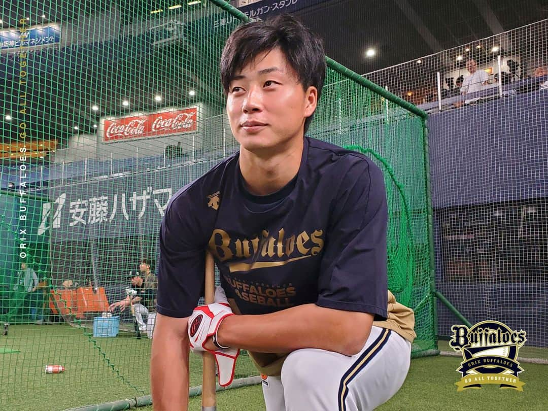 オリックス・バファローズさんのインスタグラム写真 - (オリックス・バファローズInstagram)「#SMBC日本シリーズ2023 #廣岡大志 #横顔優勝 #小谷野栄一 コーチ #宜保翔 #Tー岡田 #安達了一 #あだっちスマイル #全員で勝つ！！ #関西ダービー #阪神なんば線シリーズ #京セラドーム大阪 #Bs2023 #buffaloes #baseball #ORIX #プロ野球」10月28日 16時01分 - orix_buffaloes