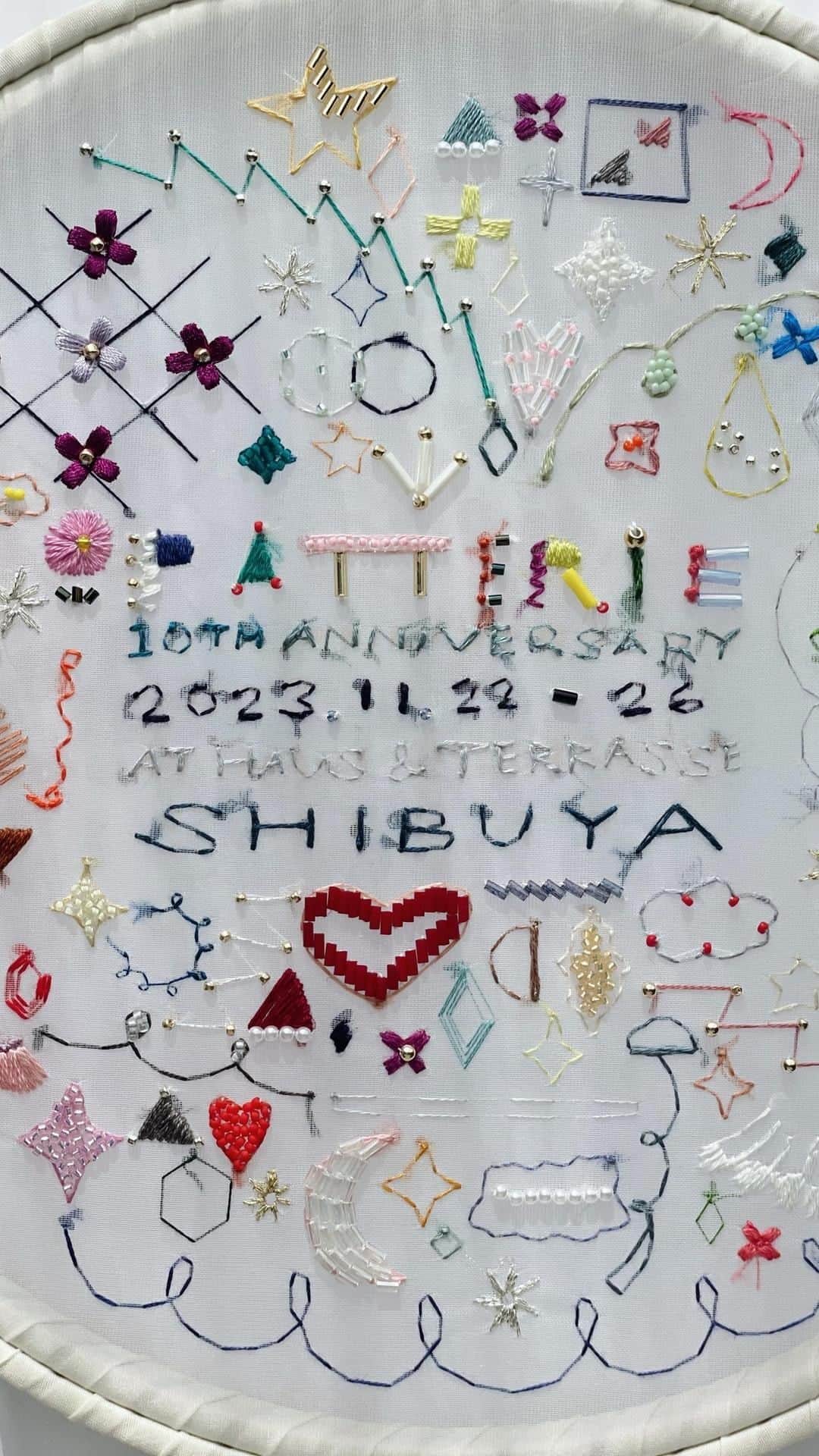 のインスタグラム：「🎉patterie 10th anniversary🎉 2023.11. 22 wed - 26 sun at haus & terrasse SHIBUYA 11:00-19:00 最終日は16:00までの予定  今年でpatterieは10周年を迎えました！ 日頃の感謝の気持ちを込めて、 11/22〜26に渋谷で10周年イベントを開催します！ どこまでできるかな？なカスタムオーダー会のほか、 アクセサリー全ラインナップの展開と、 作品も展示いたします。 そして他にもたくさんの方にお手伝いいただいて、 いろんな企画を計画していますので、 随時告知していきます！ あきやさん @jimonjitoufashion も 一緒にお店番してくれる予定です！(お休み日あります) ぜひスケジュール空けておいてくださいね⭐️」
