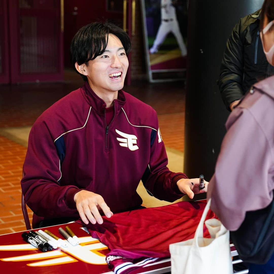 東北楽天ゴールデンイーグルスさんのインスタグラム写真 - (東北楽天ゴールデンイーグルスInstagram)「⚾️  秋季練習も最終クールに🏟️ 今日と明日はイベント盛りだくさん‼️🎃  #RakutenEagles #早川隆久 #荘司康誠  #小深田大翔  #太田光 #渡邊佳明 #茂木栄五郎 #田中貴也 #伊藤裕季也  #田中和基 #内星龍」10月28日 16時17分 - rakuten_eagles