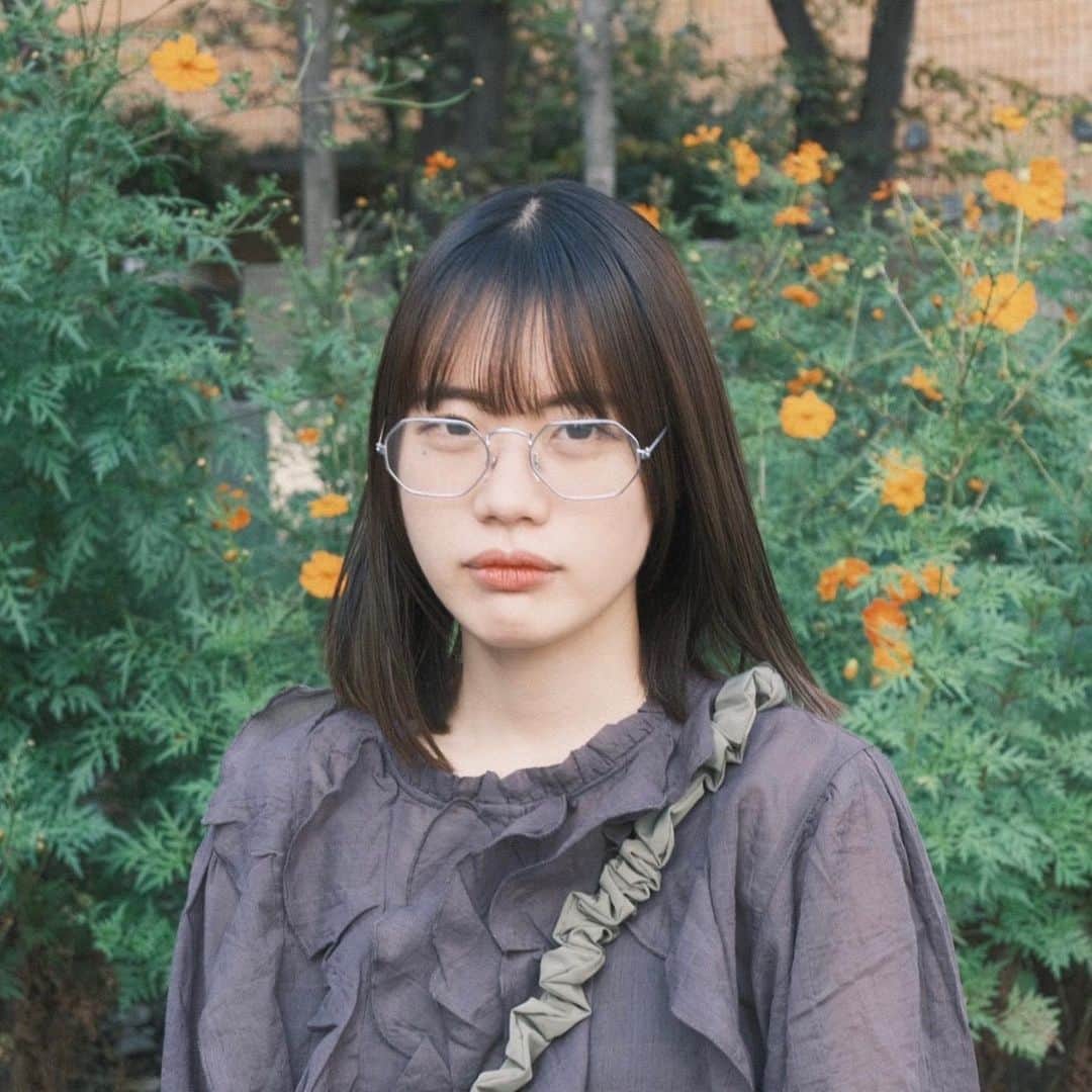 ただのよしののインスタグラム：「「よっちゃんももうお姉さんだね」  って撮りながらがしみじみされました あわよくば素敵な大人になりたいです  ➖お揃いにしましょうかそうしましょう➖ カバン紐とかも全部カスタムできるの悩みに悩んで楽しかったです  10%OFF クーポンコード 「yo1018-10」  有効期限: 2023/11/10」