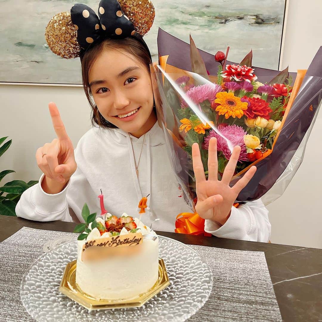 SAWAのインスタグラム：「１４歳🥳  大きくなったなー。 ママのもとに 生まれてきてくれて ありがとう♡  これからも 貴女らしい歩みで あなたの人生を 一歩ずつ彩り 思いっきり 謳歌してくれたまえ♡  ハッピー🥳バースデー！！！  #happybirthday  #14th  #jc  #life  #生まれてきてくれてありがとう  #大好き #幸せな時間  #いつもありがとう」