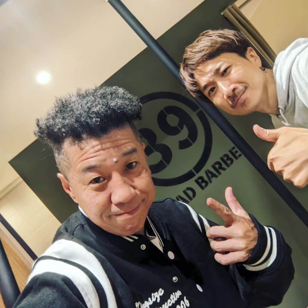 NG HEADのインスタグラム：「てんちょー！昨日もありがとうー🤣 コレで今日、明日のライブもバッチリ✌️  #39roadbarber」