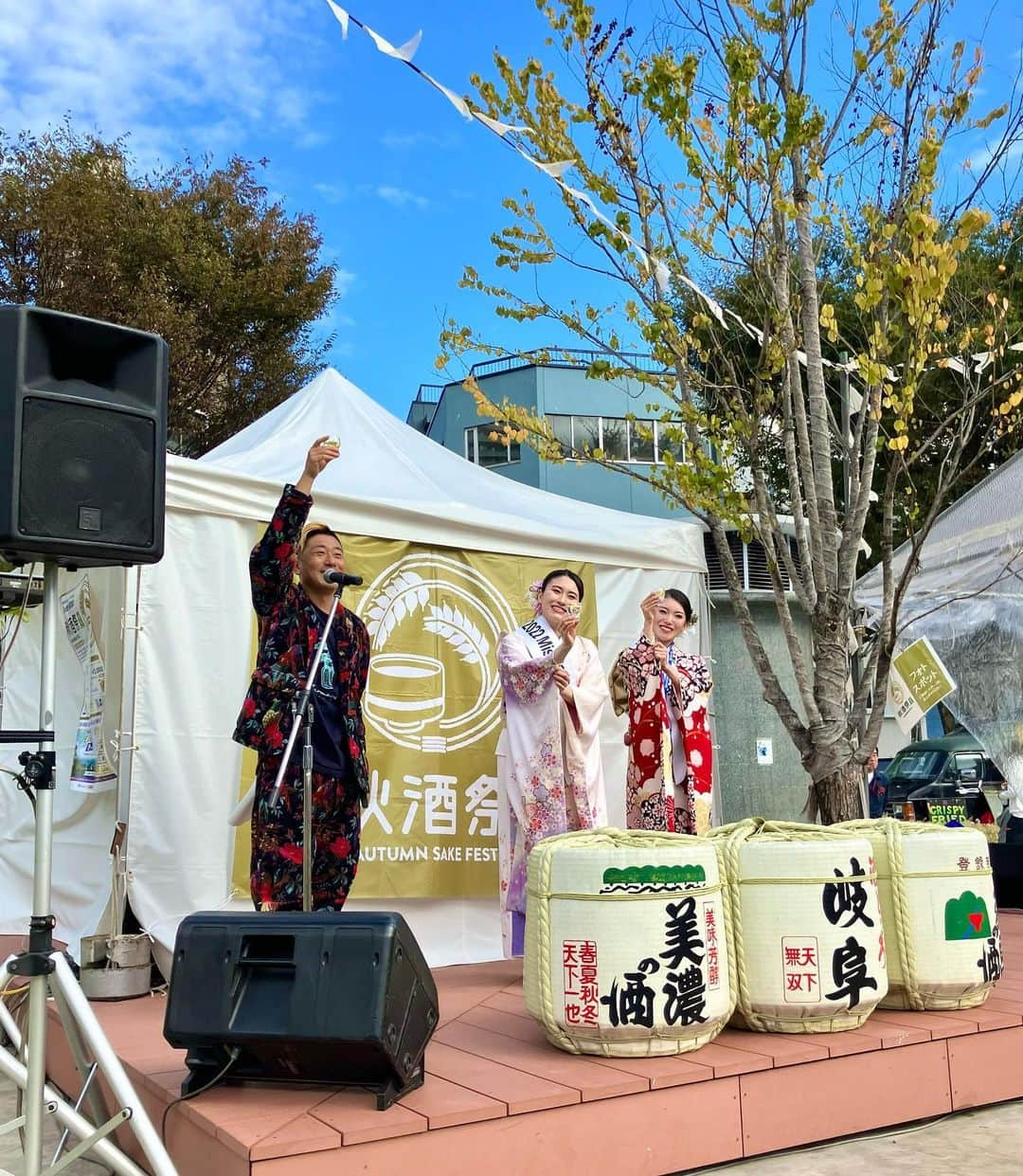 小林拓一郎のインスタグラム：「カンパーイ  🍶🍶🍶  #秋酒祭 #秋酒祭岐阜  #日本酒」