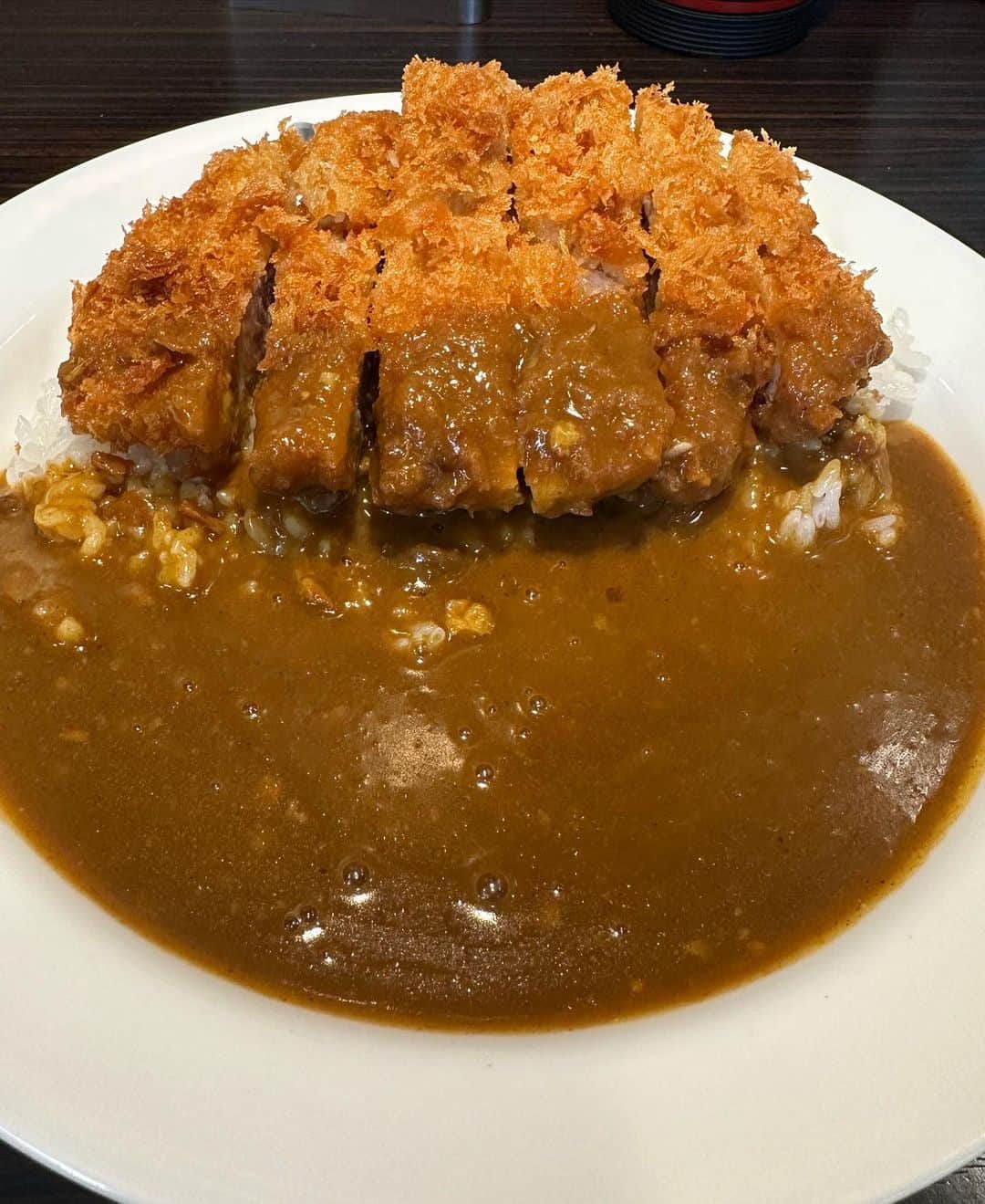 ハチミツ二郎さんのインスタグラム写真 - (ハチミツ二郎Instagram)「CoCo壱でカツカレー。 CoCo壱ではいつもパリパリチキンカレーになすトッピングがマストだけど今はカツカレーモードなのでカツカレー。1辛。 やっぱりCoCo壱のルウは美味いなぁ。  #curry #カレー」10月28日 16時35分 - jirohachimitsu