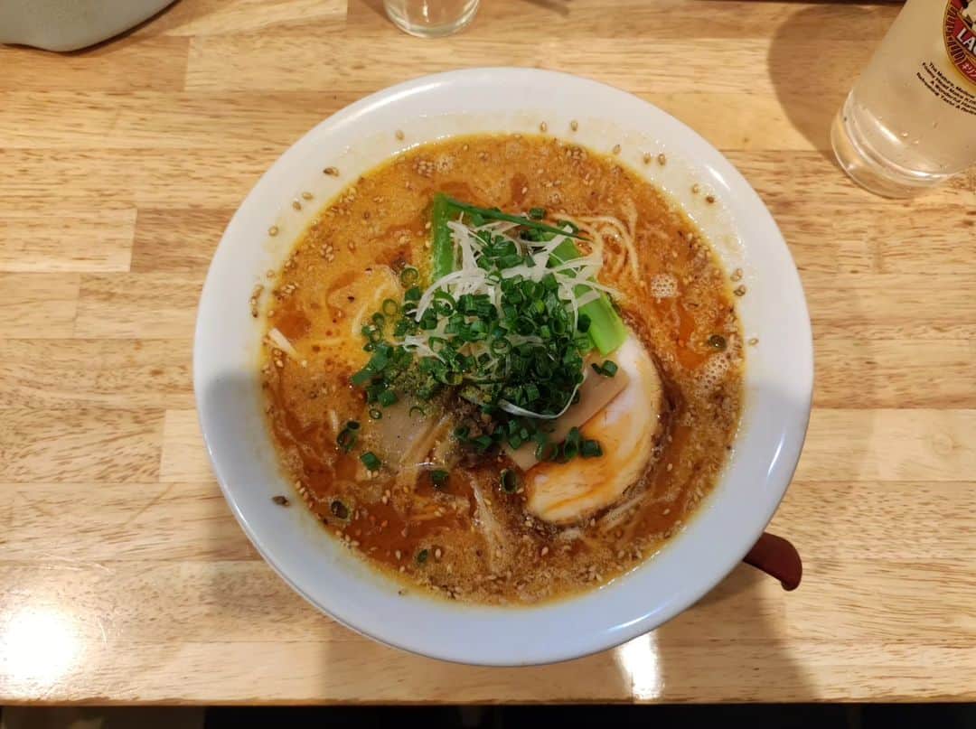 つけMen野郎のインスタグラム：「担々麺 らーめん天神下大喜 大喜で担々麺久しぶりだなぁ。胡麻はもちろんのこと、仄かに味噌テイスト、仄かに魚介が感じられてコク深くてうまいなぁ。細麺との相性も完璧でサクッとした食感でズバズバ啜ってしまう。担々麺って、どうしても米が欲しくなってしまう。こちらもそんな一杯でめっちゃうまかった。」