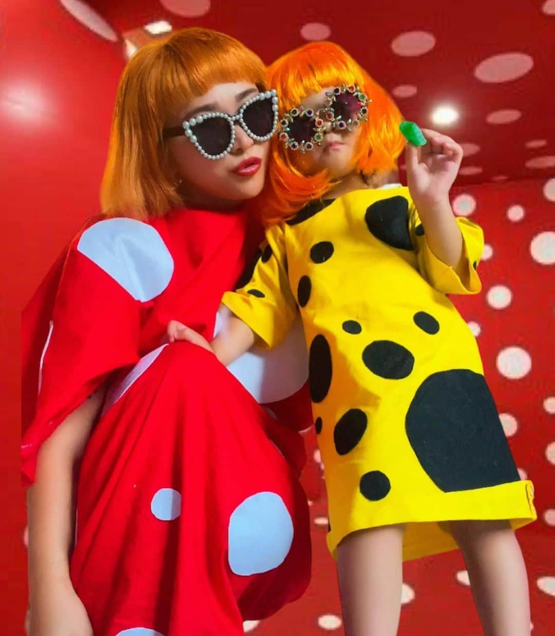 miniさんのインスタグラム写真 - (miniInstagram)「HAPPY HALLOWEEN🔴⚪️🔴 ⚪️🔴⚪️YAYOI KUSAMA⚪️🔴⚪️  #happyhalloween #halloween #yayoikusama #kusamayayoi #草間弥生 #mamaanddaughter #yayoikusamacosplay #yayoikusamacostume #3歳 #ハロウィン #アリエルと私のワンピースは手作りだよ #アリエルはじめてschoolのHalloweenに行ったよ #mini_trickortreat」10月28日 16時31分 - mini.stagram