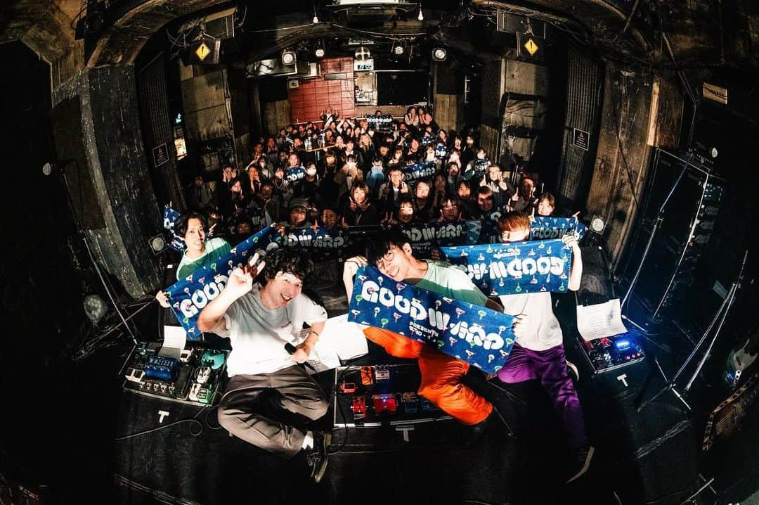 GOODWARPさんのインスタグラム写真 - (GOODWARPInstagram)「大阪ワンマンライブ「10+1」、ありがとうございました！ 皆さんに支えられ今日まで歩いてこれました！これからも一緒に歩いていこう！  大阪大好きです！またワンマンも必ず！  #goodwarp」10月29日 3時35分 - gdwp_goodwarp