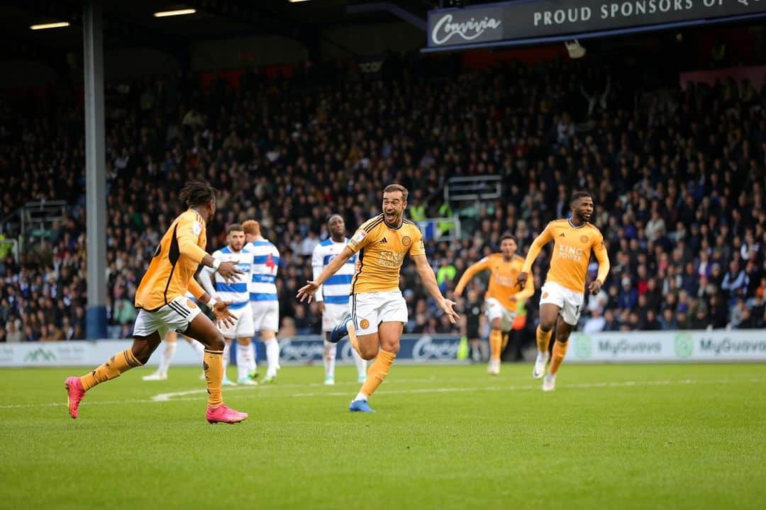 ハリー・ウィンクスさんのインスタグラム写真 - (ハリー・ウィンクスInstagram)「This Team😍What a moment to score my first Leicester goal in front of the travelling fans! You were brilliant! We keep going🦊」10月29日 2時24分 - harrywinks