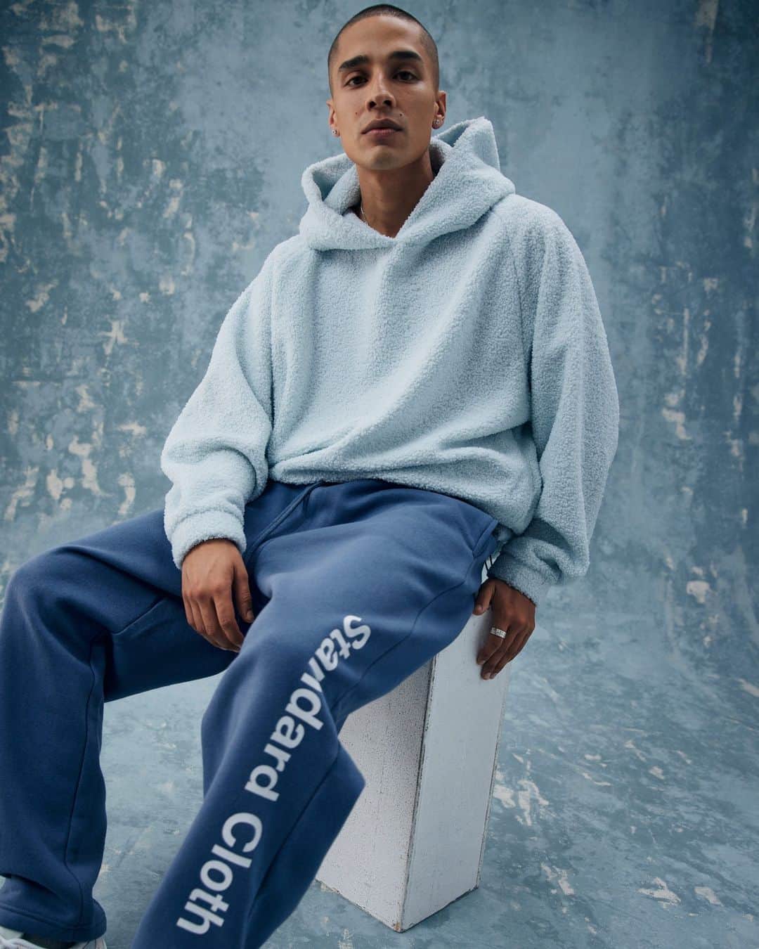 Urban Outfittersさんのインスタグラム写真 - (Urban OutfittersInstagram)「Here just in time to keep you warm: new fleece layers from our Standard Cloth collection. Swipe and tap to shop.」10月29日 3時00分 - urbanoutfitters