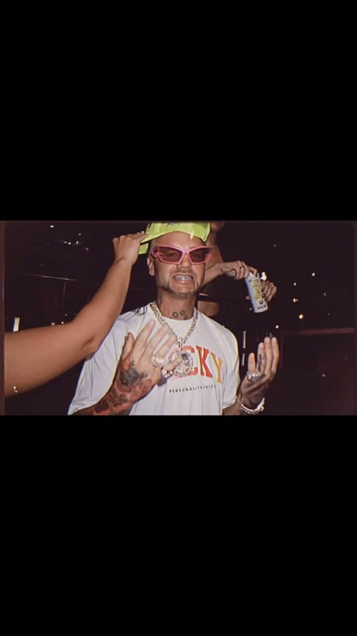 Riff Raffのインスタグラム：「TONiGHT BOWLiNG GREEN   🎟️ViP TiX🎟️PlanetRiFFRaFF.com🎟️  WHAT iS YOUR FAVORiTE FLAVOR OF BECKY ? @TasteBecky 🥂」
