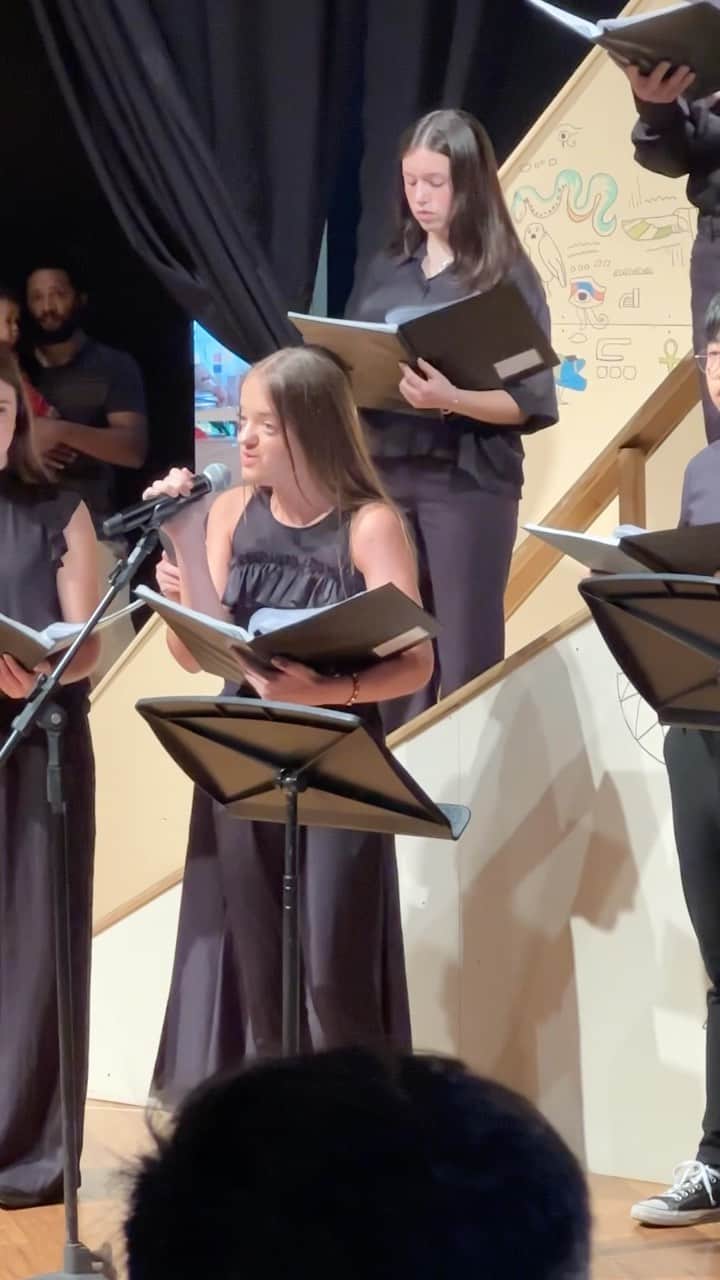 Tic iPinheiroのインスタグラム：「Hoje foi o dia da Apresentação do Coral na escola da Rafa🩷Emocionante, lindo demais !!! #ORGULHO」