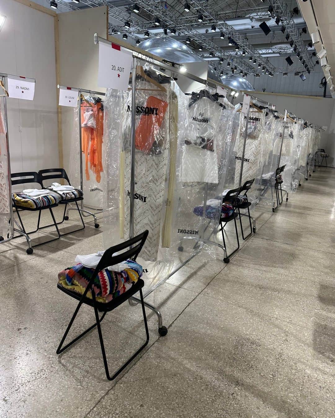Fashion Weekさんのインスタグラム写真 - (Fashion WeekInstagram)「It's the robes for us. Models prepared for #Missoni's SS24 show with runway practice, hair, makeup and more.   Photos and videos courtesy of @bonsamis_」10月29日 3時05分 - fashionweek