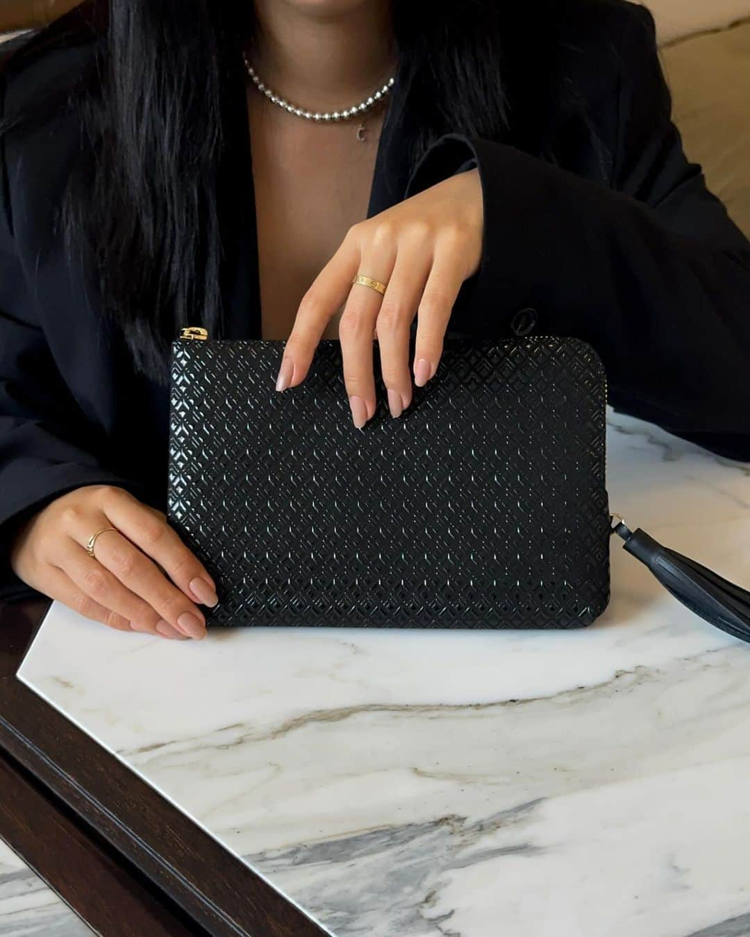 さんのインスタグラム写真 - (Instagram)「Luxury leather goods made to last forever.  I never thought I’d need a pouch as much as I needed this one. Fits all your essentials and looks so chic.  Check out the link on my stories or this link for more: https://www.inden-catalog.com/」10月29日 2時40分 - indenest.1582