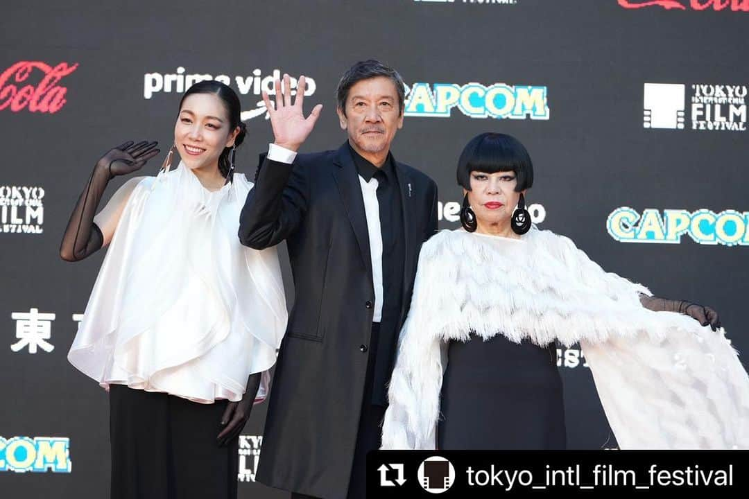 安藤モモ子さんのインスタグラム写真 - (安藤モモ子Instagram)「🎞️❤️🎞️❤️🎞️❤️  @tokyo_intl_film_festival  ・・・ #TIFFJP レッドカーペット📸  第36回東京国際映画祭 フェスティバル・ナビゲーターの安藤桃子さん、奥田瑛二さん、コシノジュンコさん🎬  #安藤桃子 さん #奥田瑛二 さん #コシノジュンコ さん  ——————————————————  The 36th Tokyo International Film Festival Ando Momoko (Festival Navigater), Okuda Eiji, Koshino Junko🎬  #AndoMomoko #OkudaEiji #KoshinoJunko  #TIFFJP #TIFFJP2023 #東京国際映画祭 #東京国際映画祭2023 #東京国際映画祭レッドカーペット 🗼」10月29日 2時44分 - momokoando