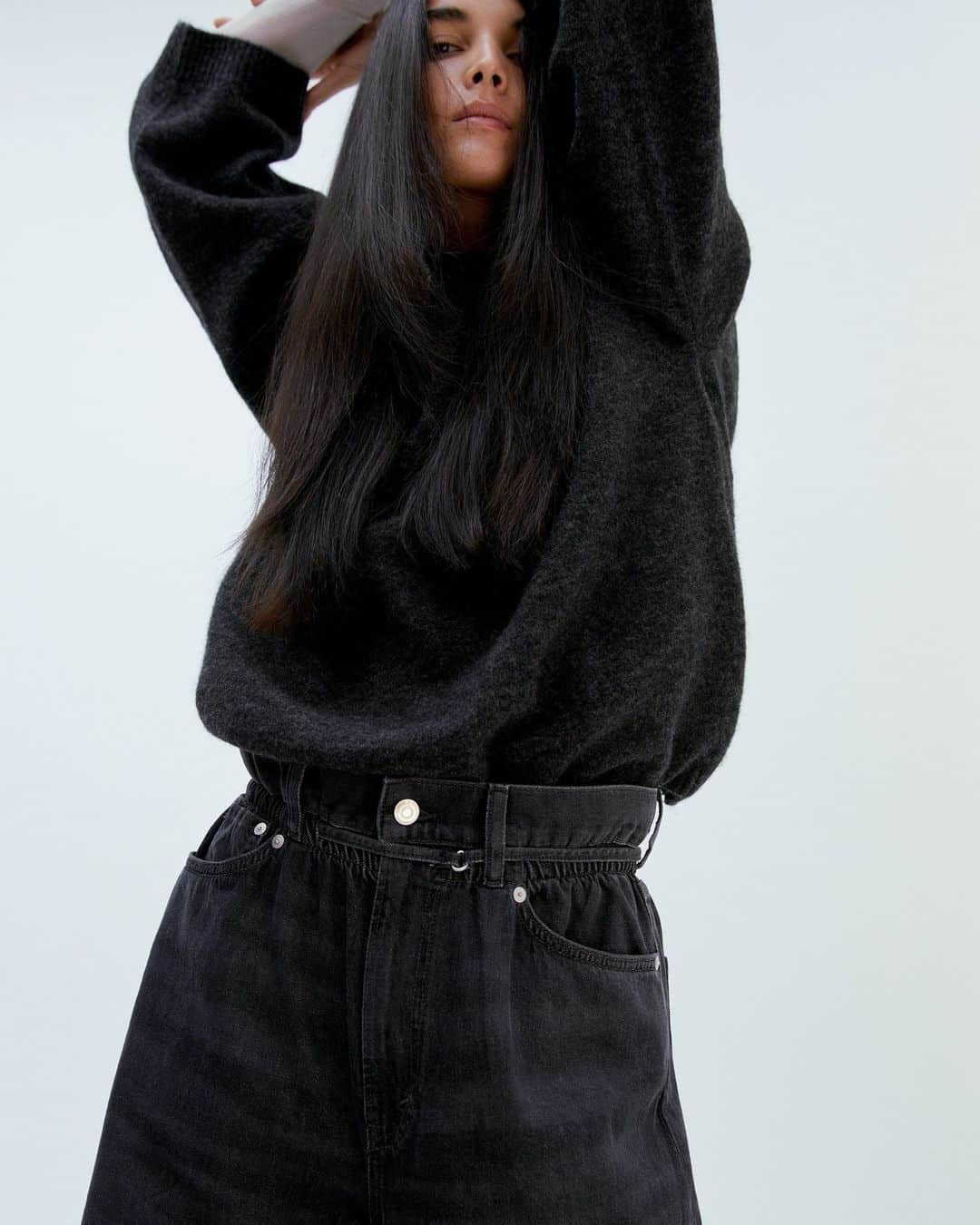 ARKETのインスタグラム：「The classic Alpaca Blend Jumper, a longstanding ARKET staple, now available in dark grey. Explore all of our seasonal knits: link in bio. - #ARKET」