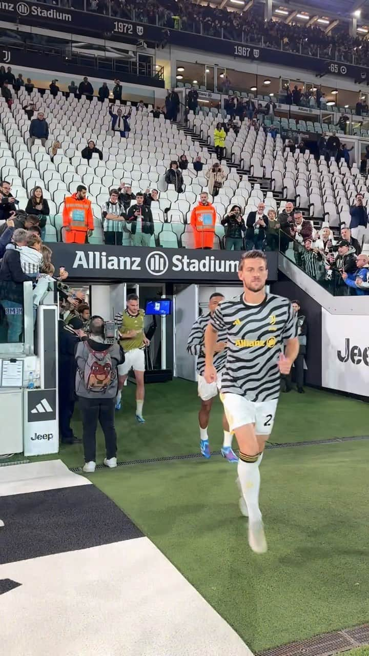 ユヴェントスFCのインスタグラム：「INTO WARM UP 🔥💪  #JuveVerona」