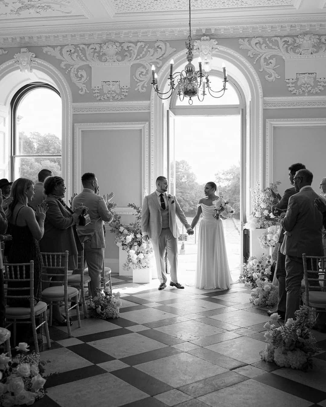 レフラーランドールさんのインスタグラム写真 - (レフラーランドールInstagram)「In the months preceding her wedding day, Sharna fell in love at first sight over and over again — with the venue, the dress, and finally, the shoes. Discover the story of Sharna and Luke’s Somerset ceremony on the Journal now #LRBride #loefflerrandall  Photography by @sophia_veres_photography」10月29日 3時19分 - loefflerrandall