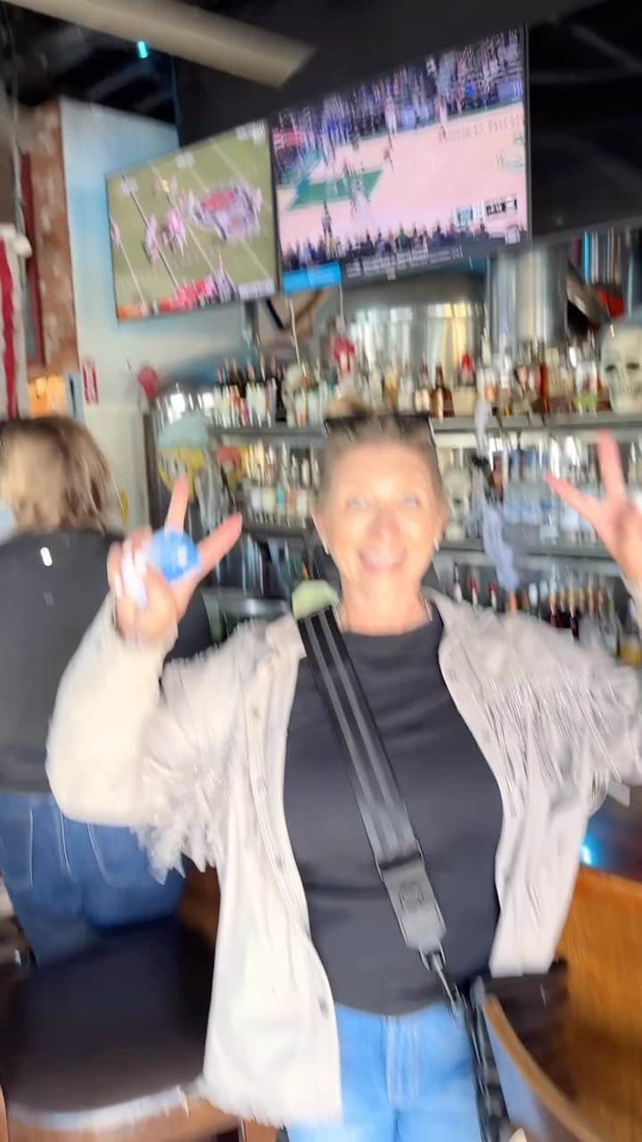 ケアリー・ハートのインスタグラム：「1st stop at Huntington Beach Beer Co!! @goodride」