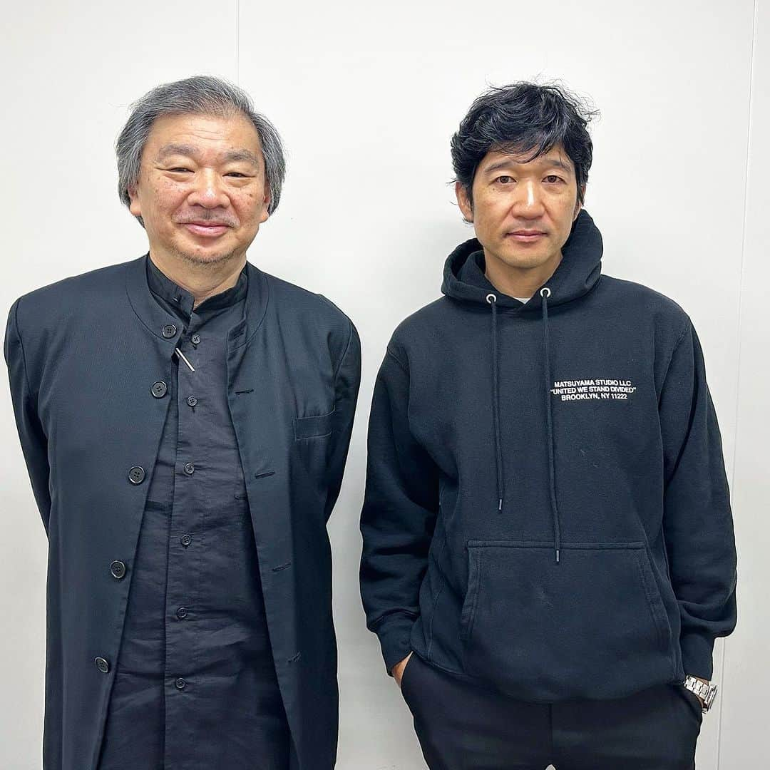 松山智一のインスタグラム：「Sharing symposium moments 🗣️with Architect Shigeru Ban at Kyoto University. #ShigeruBan  建築家•坂茂さんと京都大学にて。京大准教授 本多さん @mas_tosh 登壇のお声がけ、ありがとうございました🙇🏻‍♂️」