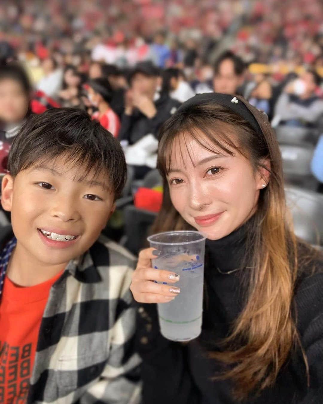 rats1316のインスタグラム：「学習発表会からの長男と⚽️観戦🏟️ 勝ったし、🍋サワー飲めたし満足😋 ・ ・ ・ #soccer#札幌ドーム#コンサドーレ札幌」