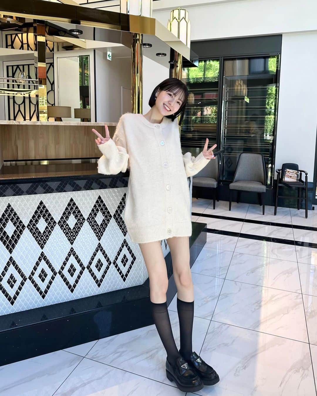 のインスタグラム：「✌︎✌︎  モデルをさせて頂いた @mielcrishunant のニットワンピ 🧶🤍  ミニで可愛いよ〜  #mielcrishunant #ニットワンピ #ショート #ショートボブ #ボブ #ミニボブ」