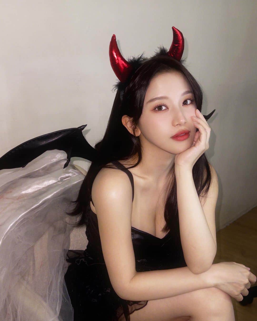 蔡瑞雪（Ruixue Tsai）のインスタグラム：「不給糖就搗蛋😈 萬聖節快樂🎃」