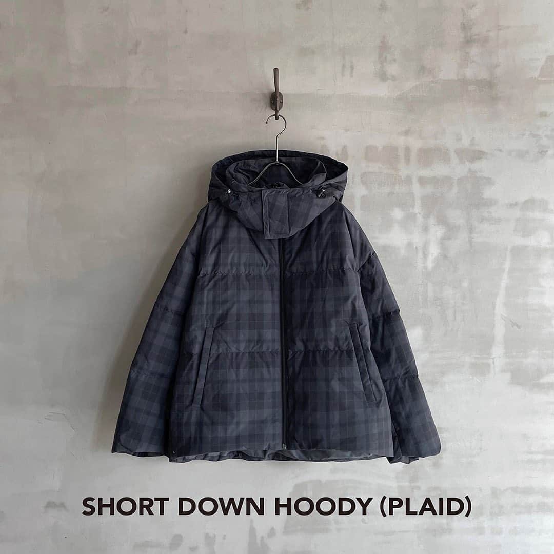 エリオポールのインスタグラム：「2023 Winter Collection  SHORT DOWN HOODY(PLAID）  69.300yen / HÉLIOPÔLE   Ref: 23003088001HF Color: Plaid Size: 36. 38  下記店舗にてお電話での通販を承っております。  HELIOPOLE代官山店  03 3770 6438  HELIOPOLE 札幌店  011 209 5455  @heliopole_official #HELIOPOLE  #エリオポール」