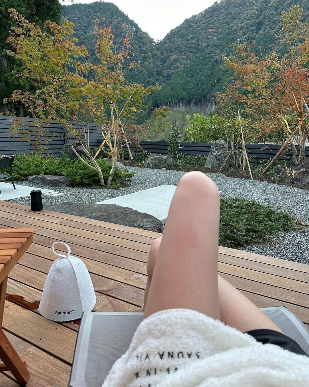 福吉真璃奈さんのインスタグラム写真 - (福吉真璃奈Instagram)「サウナ旅in静岡🍵 🧖🏻‍♀️⛰️ サウナはもちろん温泉の質がすんごい！ 外にある二つの浴槽は両方とも水風呂で 一つは梅ヶ島のコンヤ温泉♨️ もう一つは安倍川の天然水🚰 この温泉が触ってわかるくらい トロトロで化粧水みたいで感動した〜✨  11月1日グランドオープン🎊 @umegashima_drive_in」10月28日 18時56分 - new_fukumari