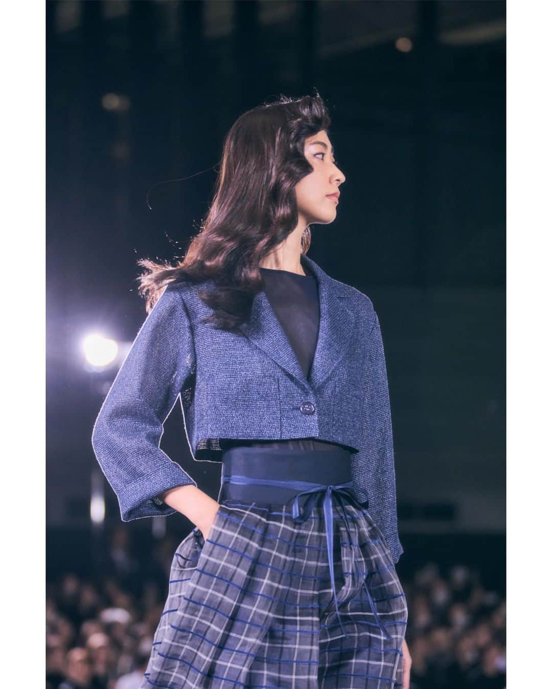 熊井友理奈さんのインスタグラム写真 - (熊井友理奈Instagram)「_  JUN ASHIDA / TAE ASHIDA 60TH ANNIVERSARY SPRING SUMMER COLLECTION 2024 ✨  60周年という記念すべきショーに 参加させていただき大変光栄です🙏  jun ashida メゾンが創立される前の物語から オープニング映像が始まり… 最後、@taeashidaさんがお母様の元に寄り添いに行かれる姿がとても印象的で感動しました😭🤍  何事も “続ける” ことはとても難しいことですが、 60年も続いてるブランドさんは本当に素晴らしくて この先も歴史が繋がっていってほしいなと思いました。 （偉そうなこと言って失礼いたしました🙇‍♀️）  とても贅沢な時間をありがとうございました🩷  #junashida  #taeashida  #60thanniversary  #collection」10月28日 18時58分 - kumai_yurina