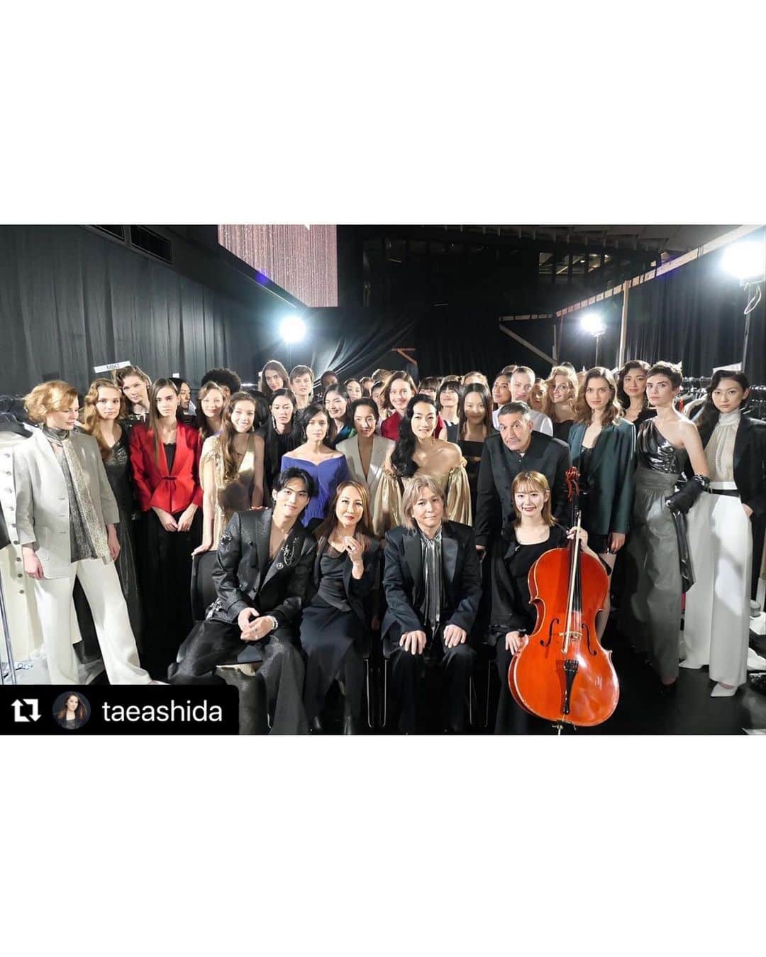 熊井友理奈さんのインスタグラム写真 - (熊井友理奈Instagram)「_  JUN ASHIDA / TAE ASHIDA 60TH ANNIVERSARY SPRING SUMMER COLLECTION 2024 ✨  60周年という記念すべきショーに 参加させていただき大変光栄です🙏  jun ashida メゾンが創立される前の物語から オープニング映像が始まり… 最後、@taeashidaさんがお母様の元に寄り添いに行かれる姿がとても印象的で感動しました😭🤍  何事も “続ける” ことはとても難しいことですが、 60年も続いてるブランドさんは本当に素晴らしくて この先も歴史が繋がっていってほしいなと思いました。 （偉そうなこと言って失礼いたしました🙇‍♀️）  とても贅沢な時間をありがとうございました🩷  #junashida  #taeashida  #60thanniversary  #collection」10月28日 18時58分 - kumai_yurina