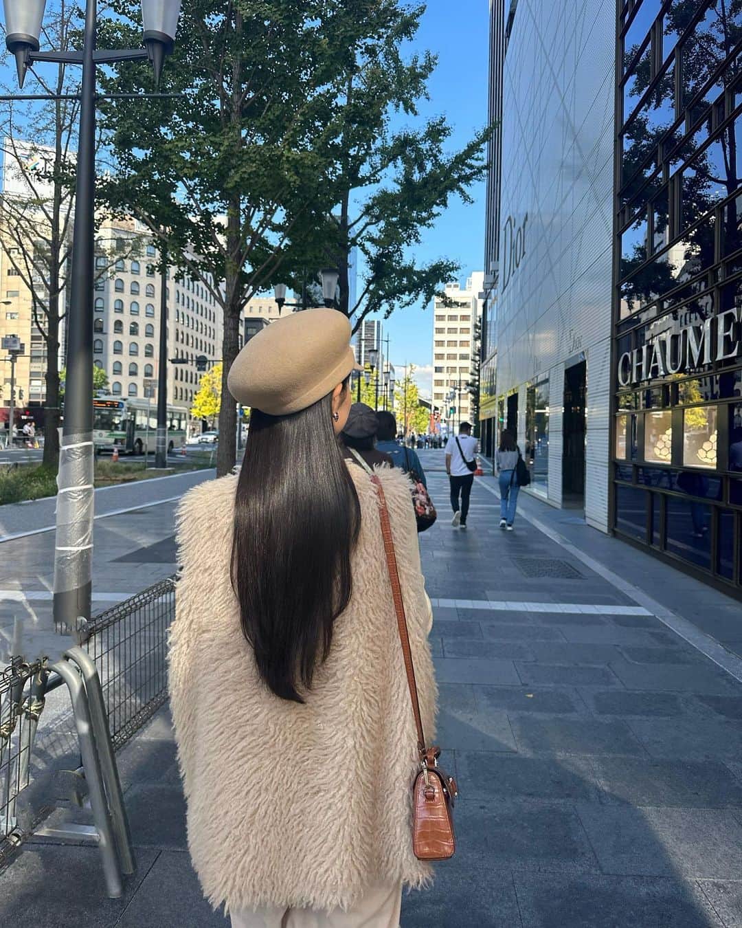 入江美沙希さんのインスタグラム写真 - (入江美沙希Instagram)「ニットとか、タートルにあう、存在感のあるネックレスを探しにショッピングに行った日 ⁡ イメージしてたものとぴったりなネックレスを見つけたから、着けた時に投稿しようかな💭 ⁡ ⁡ ⁡ hat　#CA4LA tops　#UNIQLO bag　#ZARA ⁡ ⁡ ⁡ ⁡ ⁡ ⁡ ⁡ ⁡ ⁡ ⁡ ⁡ ⁡ ⁡ ⁡ ⁡ ⁡ #みさきのしふくすたいる#タートルネック#秋トップス#ベストコーデ#キャスケット#秋服#秋コーデ#秋ファッション#ベージュコーデ#ワントーンコーデ#ストレートヘア#韓国へア#韓国へアアレンジ#ヨシンモリ#前髪なし#ガーリーコーデ#ガーリーファッション#ガーリーヘア#ガーリーヘア アレンジ#フレンチガーリー#フレンチガーリーコーデ#フレンチガーリーヘア#韓国コーデ#韓国ファッション＃高校生 #06#jk2#jk#Japan」10月28日 18時59分 - irie_misaki_official