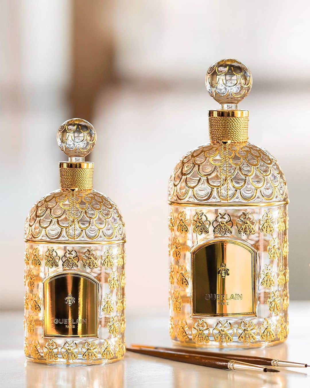 ゲランのインスタグラム：「Synonymous with timeless French elegance, the Guerlain Bee Bottle has embodied daring luxury since its creation for France’s Empress Eugenie in 1853.  170 years of unforgettable encounters, to be discovered, explored, and cherished through an exceptional objet d’art.  —— #GuerlainPerfume #BeeBottle #IconicFragrance #SavoirFaire #MadeInFrance #FragranceCollection」