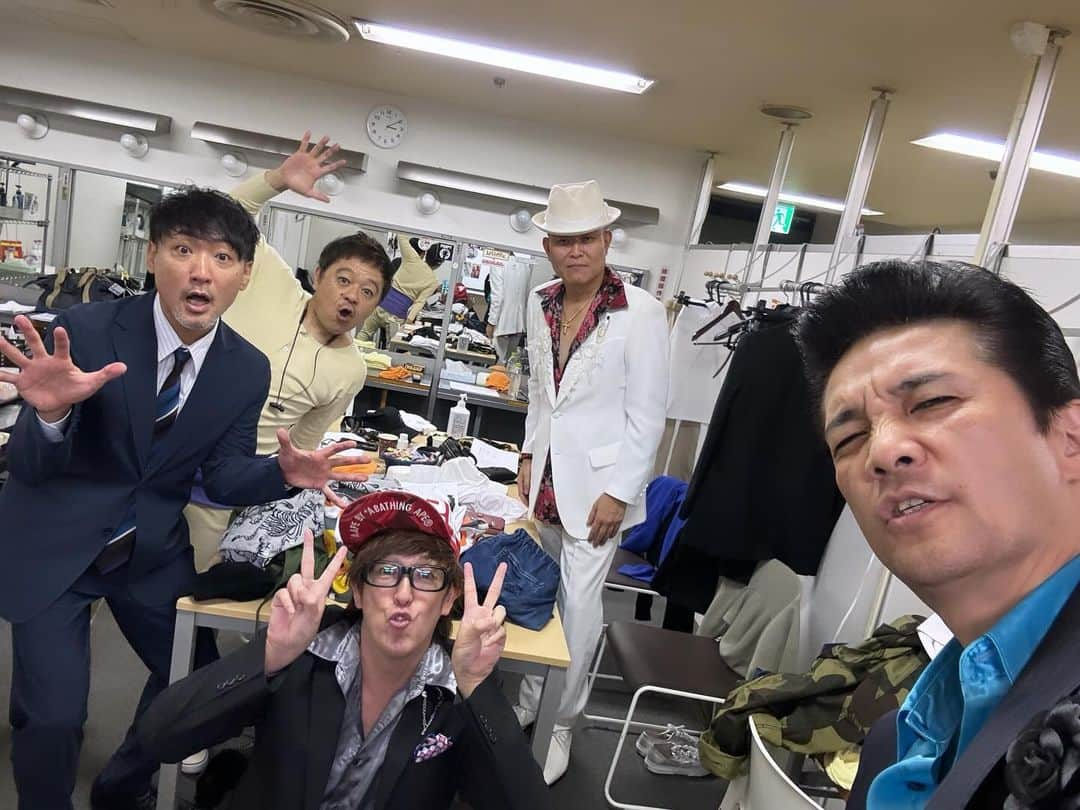 川口徹道さんのインスタグラム写真 - (川口徹道Instagram)「『ルミネtheよしもと』  いつもお世話になってる千原兄弟さんと出番ご一緒だったので楽屋でパシャ📸  ジュニアさんとのツーショットはなんか照れちゃう。  SPコメディ3ステ終了！  ご来場ありがとうございました。  #千原兄弟　さん #千原せいじ　さん　#千原ジュニア　さん #水玉れっぷう隊ケン　さん #ですよ #アイパー滝沢」10月28日 19時02分 - tetsumichi0609