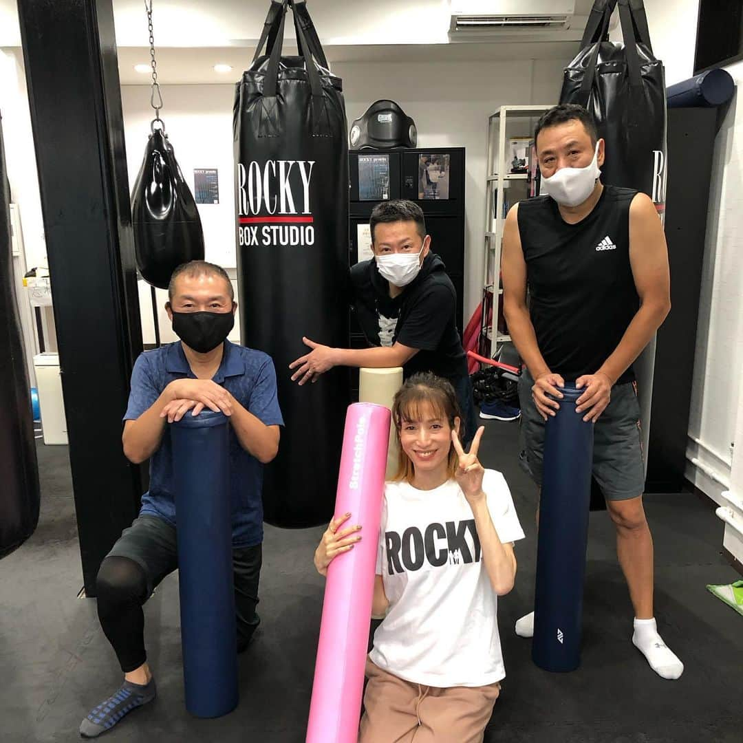 佐藤弥生さんのインスタグラム写真 - (佐藤弥生Instagram)「🥊 ボクシングスタジオレッスン 沢山の経験をさせてもらいました✨ 体調がまだまだ不安で、会長やスタッフ、ますみちゃんにも沢山助けてもらってます。 レッスン中、生徒さんに突っ込まれる事もww まだまだ、勉強中です！ これからも宜しくお願いします。 まめにup出来ないわたし、まとめてupすれば良い事に気付いた💦 #コアコンクラス #コアコン#コアコンディショニング#インナーユニット#少人数制#やよトレ#やよコア#ボクシングジム#ボクシング#体幹トレーニング#姿勢改善#美姿勢#寝たままエクササイズ#セルフコンディショニング#ストレッチポール#ひめトレ#術後ストレッチ#🥊#弥生日和#パーソナルトレーニング#出張パーソナル#栄養相談#栄養士」10月28日 19時12分 - yayoyayo_s