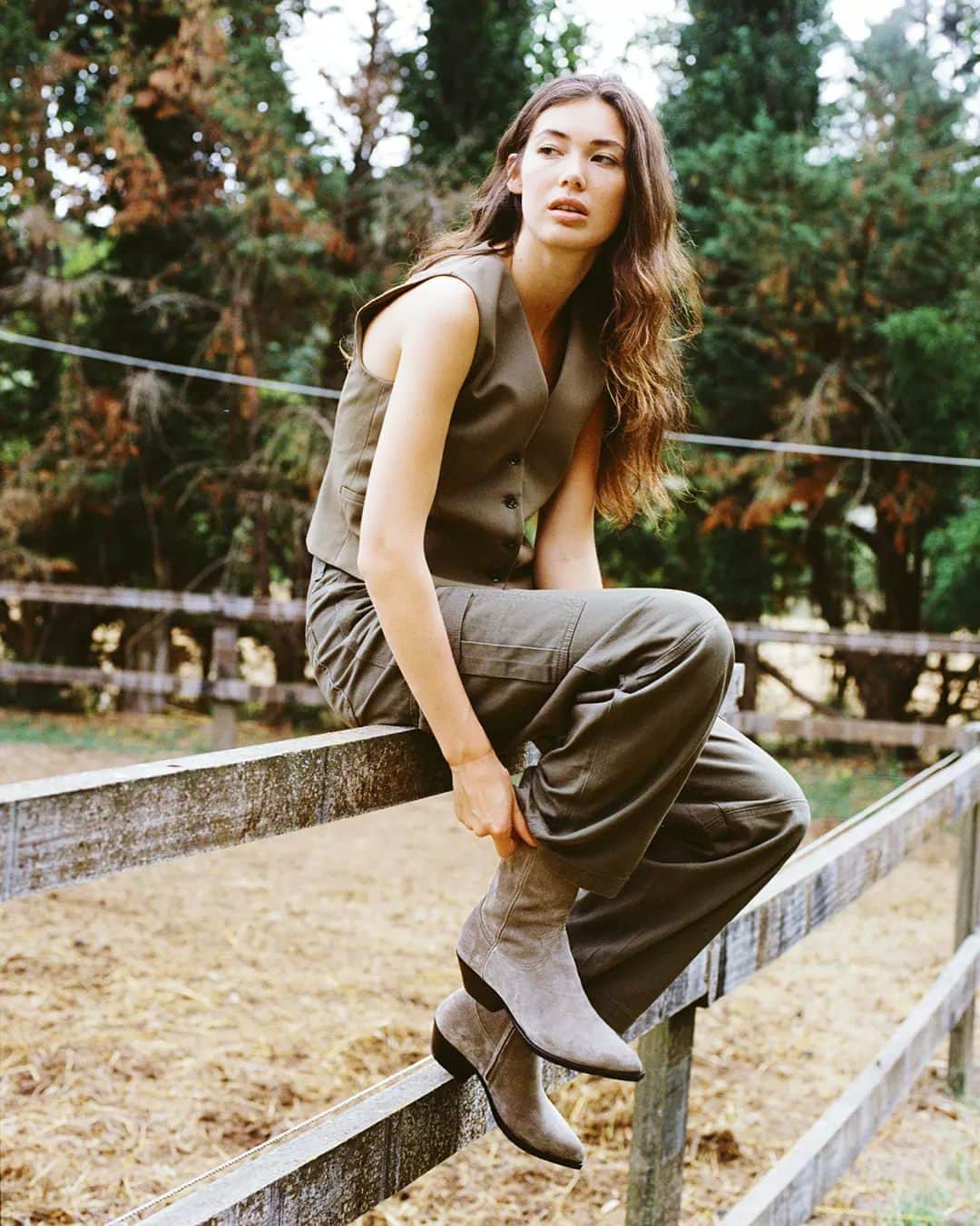 ブッテロのインスタグラム：「Crafted in Italy from coconut brown suede, the Flee ankle boots are shaped with a pointed toe and a wide heel, linked to a strong western flavour.   #Buttero #ButteroFamily」