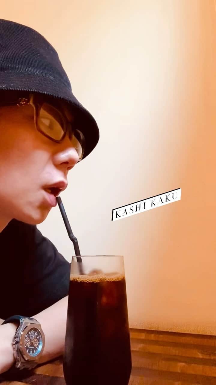 北山宏光のインスタグラム：「全然浮かばないからコーヒーのんでます  #北山通過しまーす」