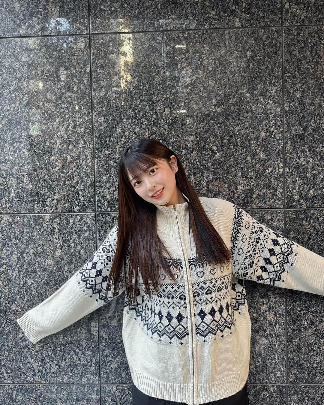 内山優花さんのインスタグラム写真 - (内山優花Instagram)「．  最近髪の毛ストレートの日多めかも！ みんなはどんなヘアアレンジが好きか気になる🙋🏻‍♀️✨」10月28日 19時07分 - yuka3l7