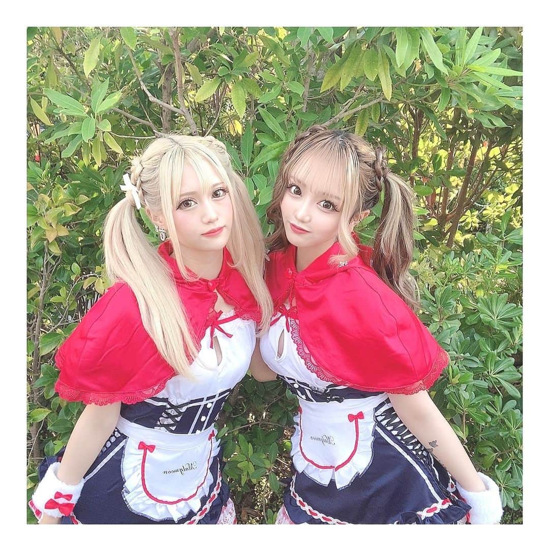 りせりのインスタグラム：「👧♥️👧 ⁡ ⁡ ⁡ みにまむずきんです🤘🏻 ⁡ 朝からヘアメも一緒に行って同じ髪型にして この日の双子感ちょーかわいくない？ ⁡ ハロウィン超堪能できた💗 ⁡ ⁡ ⁡ #赤ずきん #オオカミ #コスプレ @rsr_0717  #赤ずきん #オオカミ #コスプレ #可愛い #ユニバ #お洒落 #ホラーナイト #ギャル #おすすめ #ダンス #大阪 #cosplay #cute #universal #horrornight #gal #dance #osaka #instagram #instagood」