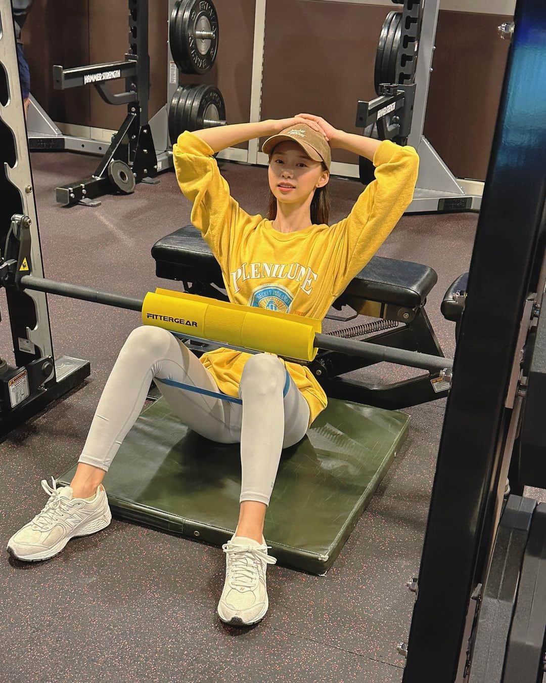 のインスタグラム：「今日炸臀😍  我每次都說炸臀就是開心 但練肩膀都練到想哭😂 練臀唯一心願 就是希望可以練到臀是臀腿是腿🥺」