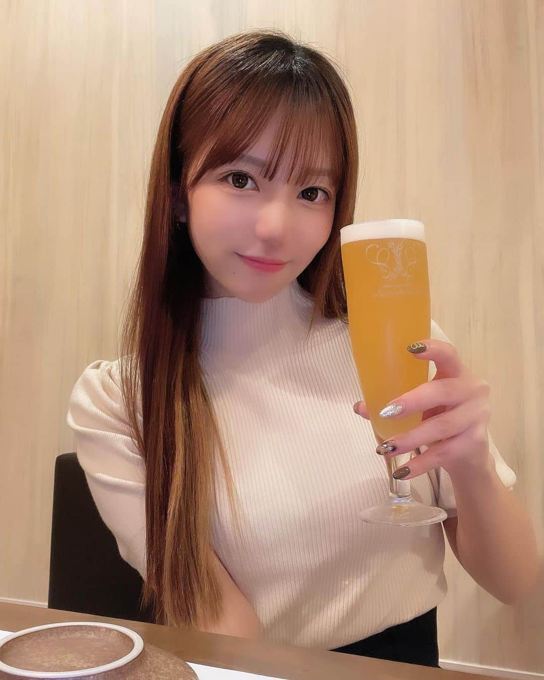 川本愛彩さんのインスタグラム写真 - (川本愛彩Instagram)「. 乾杯🥂.*･ﾟ 本日も皆さんお疲れサマでした❤︎  良き週末を！ . . . #今日もビールがうまい #乾杯 #週末  #お酒はほどほどにね #疲れぶっとびー」10月28日 19時13分 - aya_s.collection