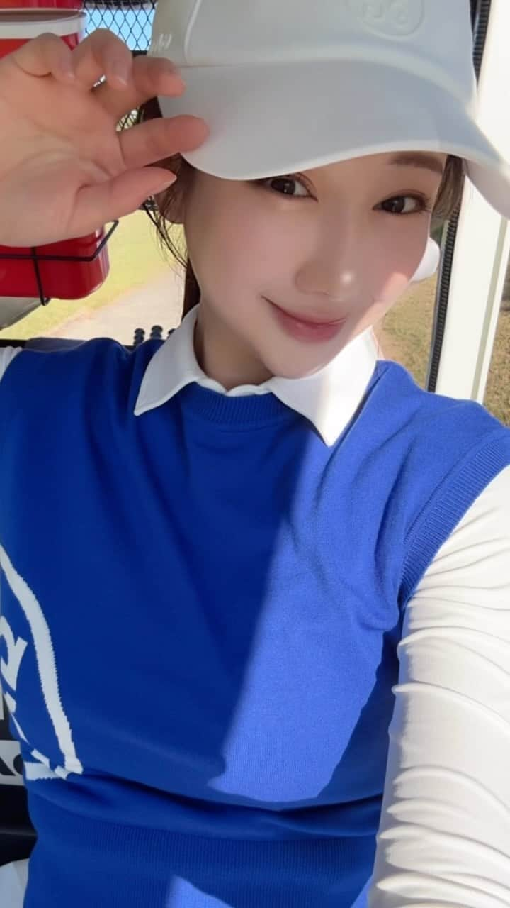 新海まきのインスタグラム：「⛳️自然にも癒される〜☺️色んなところ行きたいな~~!  #ゴルフ女子 #ゴルフウェア #gfore #골프스타그램 #골프패션」