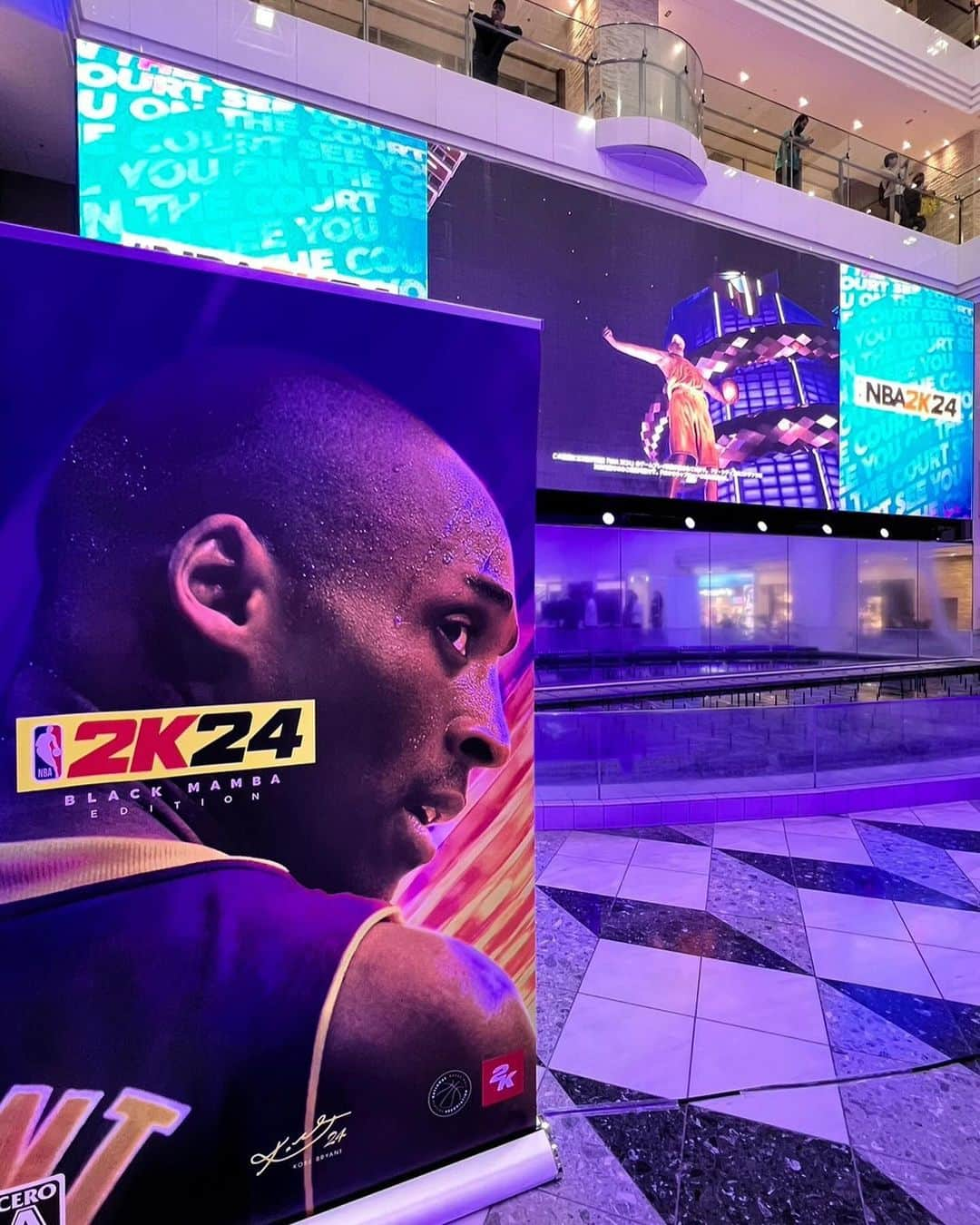 野替愁平さんのインスタグラム写真 - (野替愁平Instagram)「NBA 2K24をサワヤンのお二人とプレーしてきました🎮🏀 2Kシリーズは2K3からやってる‼️バスケゲームは、はじめは難しい‼️けども徐々に慣れてくるとプロの気分、味わえます🤣🤣 今日のサワヤンとのチームプレーでの1試合は、ガチで燃えた‼️ MC MAMUSHIさんのナイスな実況解説付きでスペシャルな時間でした‼️  お集まりいただいた皆さん、ありがとうございました✨  @nbajpn #2K24 #コートで会おう #PR  この新作を頂いたのだけど...これでSWITCH買う理由ができたよね...🤤」10月28日 19時14分 - sway_ldh