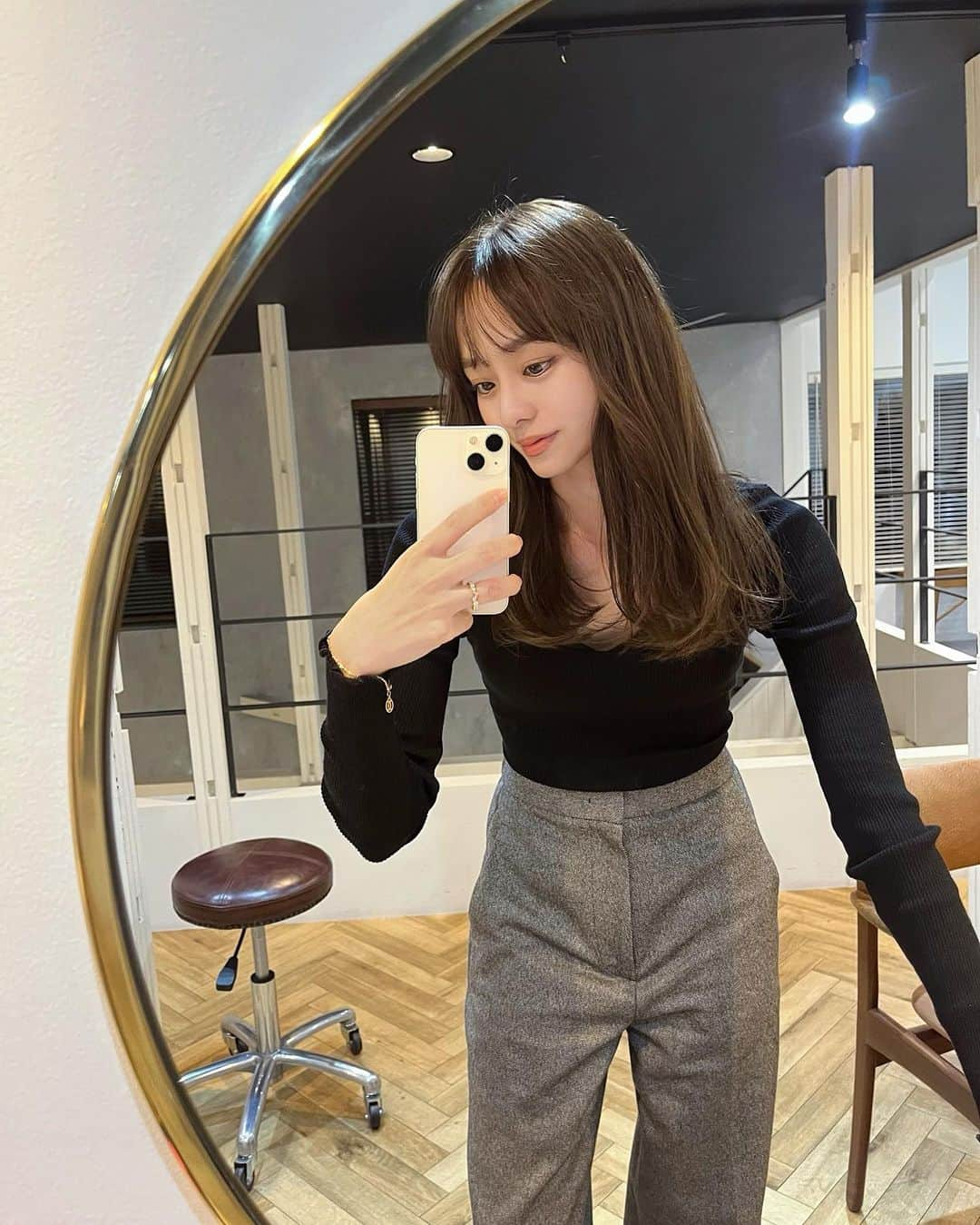 丸林広奈のインスタグラム：「new hair♡ 秋冬気分で前髪重めに作りました♡カラーもいい感じ🥰  いつもありがとうございます🫶 @cieca.noguchi」