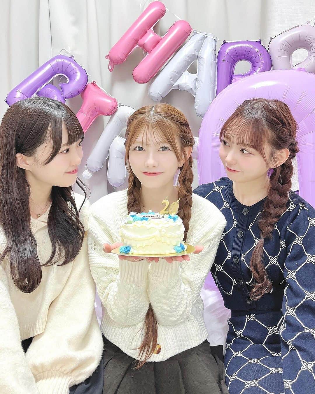 大盛真歩のインスタグラム：「🩵🎂💜  昨日はえりいちゃんの誕生日でした！ ずんちゃんと一緒に当日、お祝いできて良かった︎︎︎︎︎☺︎20歳おめでとう！   #誕生日  #誕生日ケーキ  #おめでとう  #20歳    #happybirthday  #cake  #love」