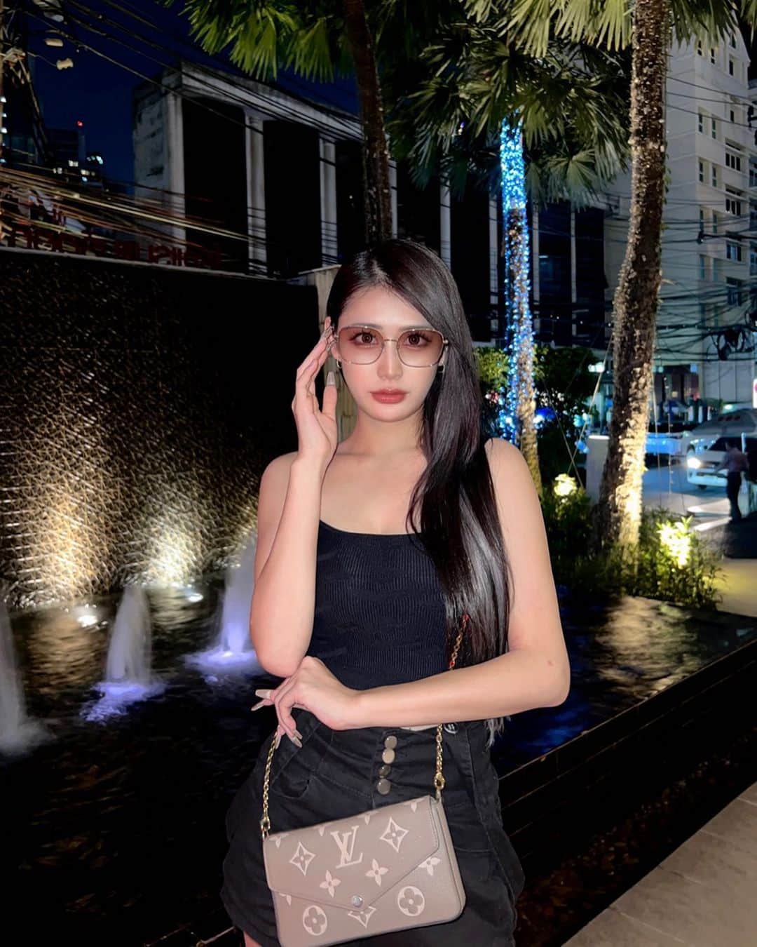 KAHOのインスタグラム：「タイ夜でも暖かいから最高🇹🇭💛  みんな今日は1日何してたのー？？ ・  ・   #タイ  #🇹🇭 #タイ旅行  #thailand  #travel  #k1girls  #k1  #k1ガールズ  #黒髪  #黒髪ロング  #ギャル  #gal」