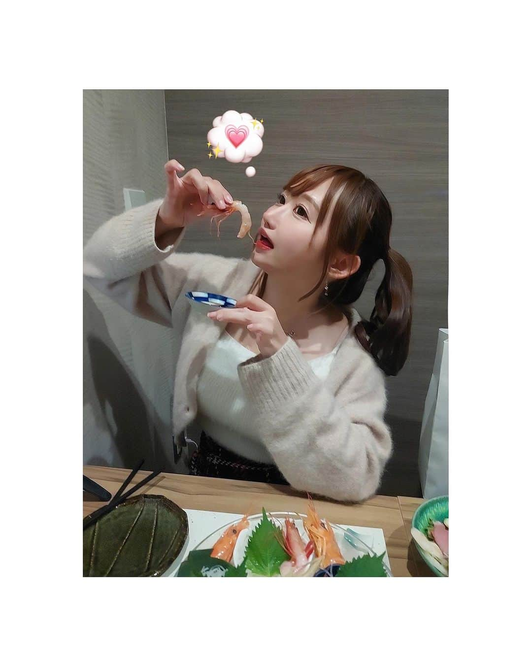 吉田麻衣子さんのインスタグラム写真 - (吉田麻衣子Instagram)「池袋にある　えび尽くしのお店🦐🧡 シュリンプダイニング『えび庵』さんに行ってきました✨ @shrimp_diningebian   こちらは　池袋に６月にopenしたばかりの新しいお店✨🦐  ぷりぷり生エビちゃんが大好きな私ですが、生エビだけでなく、揚げエビや、炒めエビ、パスタなど　あらゆるエビ料理を提供してくださるお店✨  今回いただいたのは エビ尽くし特別コース❗️  前菜　カクテルシュリンプ お造り　海老のお造りの盛り合わせ サラダ　海老と生ハムのサラダ 揚げ物　海老のタガイフ巻き&太めなエビフライ 焼き物　ガーリックシュリンプ お食事　海老香る塩まぜそば  どれも素材の美味しさが活かされてて美味しかった〜😍 特に　海老のタガイフ巻きは　新食感！！ バリバリの衣に包まれた海老が美味しかったなー💕  海老って　お家よりお外で食べる機会の方が多いと思うし、ここまで沢山の種類の海老料理が楽しめるなんて　海老好きにはたまらないよね💕 是非　行ってみてね🥰 駅近で行きやすさも魅力✨  東京都豊島区西池袋１-２９-７池袋大野ビル １F 池袋駅から徒歩2分！  #PR #シュリンプダイニングえび庵 #えび庵 #海老 #シュリンプ #海老 #池袋 #池袋グルメ #instagood  #instafood #instafollow  #instalike #instahappy  #shrimp」10月28日 19時27分 - maiko.yoshida