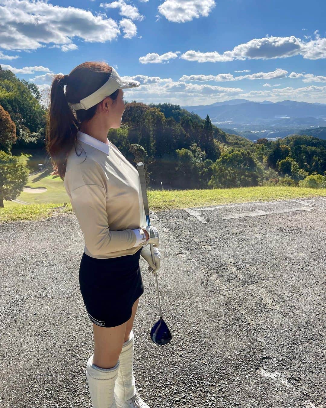 ウーデンジェニファー里沙さんのインスタグラム写真 - (ウーデンジェニファー里沙Instagram)「* ゴルフに行ってきました⛳️🏌️‍♀️  素晴らしいお天気で、 ベストスコアも出ました！！  全然上手ではありませんが嬉しい🤍 　)  そして帰宅して 日本シリーズを観ています！！ ワクワクどきどきです  .  .  .  #ゴルフ #ゴルフ日和 #ゴルフ女子コーデ #ゴルフラウンド #golf #アナウンサー #announcer #ウーデンジェニファー里沙」10月28日 19時34分 - wooden_jennifer_tvo_official