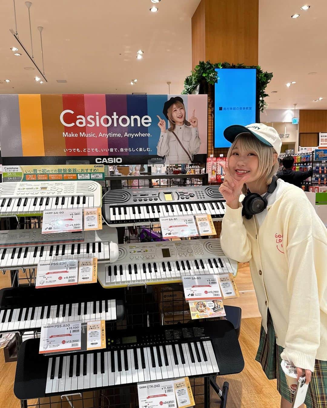 ハラミちゃんさんのインスタグラム写真 - (ハラミちゃんInstagram)「事件です！！！！👮🚨  今全国の楽器屋さんに！！！！ なんか見たことある人が！！！！！！ たくさんいます！！！！！！！！！！！  この人だれですか？！？！？！？  ▼カタログ https://www.casio.com/jp/electronic-musical-instruments/catalog/casiotone/  #casio #casiotone #cts1  @casio_music_japan」10月28日 19時36分 - harami_piano